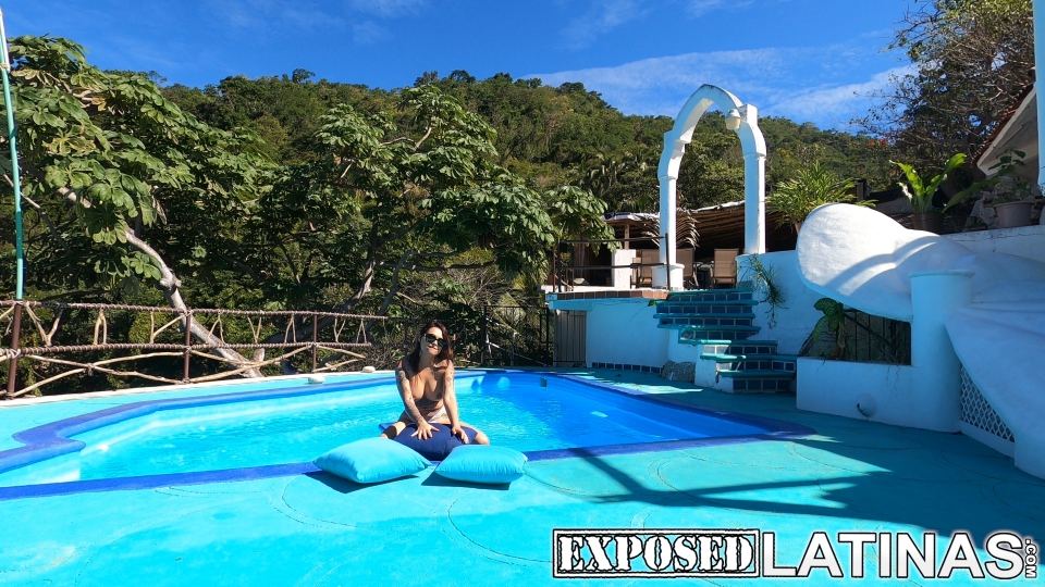 SEXMEX Cogida en la piscina . Cereza Rodríguez