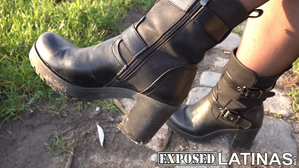 SEXMEX Sexo duro en el coche con teen latina . Lisa