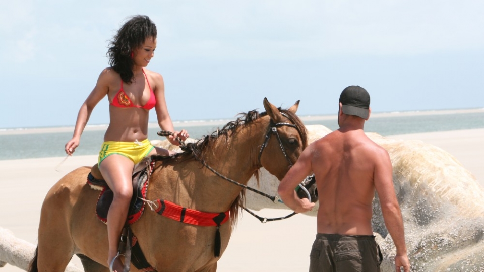 SEXMEX SALVA UN CABALLO, MONTA UN VAQUERO