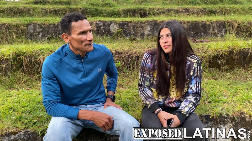 SEXMEX Hermanastra putita latina compartida con padrastro . Carolina