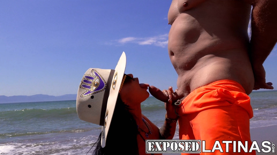 SEXMEX Hijastra cogida en la playa . Barbara Mont